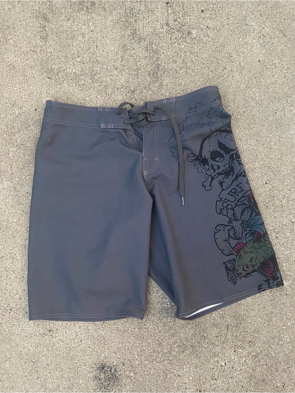 Arizona Jean Company Gray Board Shorts with Skull Graphic